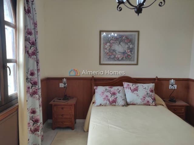Chalet de 4 habitaciones en Tíjola en venta - 490.000 € (Ref: 9891335)