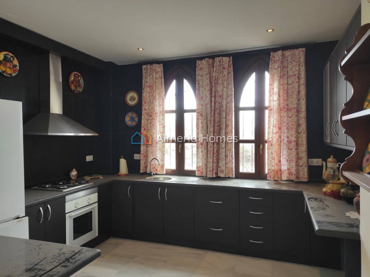 Chalet de 4 habitaciones en Tíjola en venta con piscina - 490.000 € (Ref: 9891335)