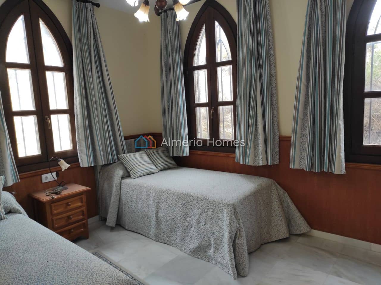 Chalet de 4 habitaciones en Tíjola en venta con piscina - 490.000 € (Ref: 9891335)