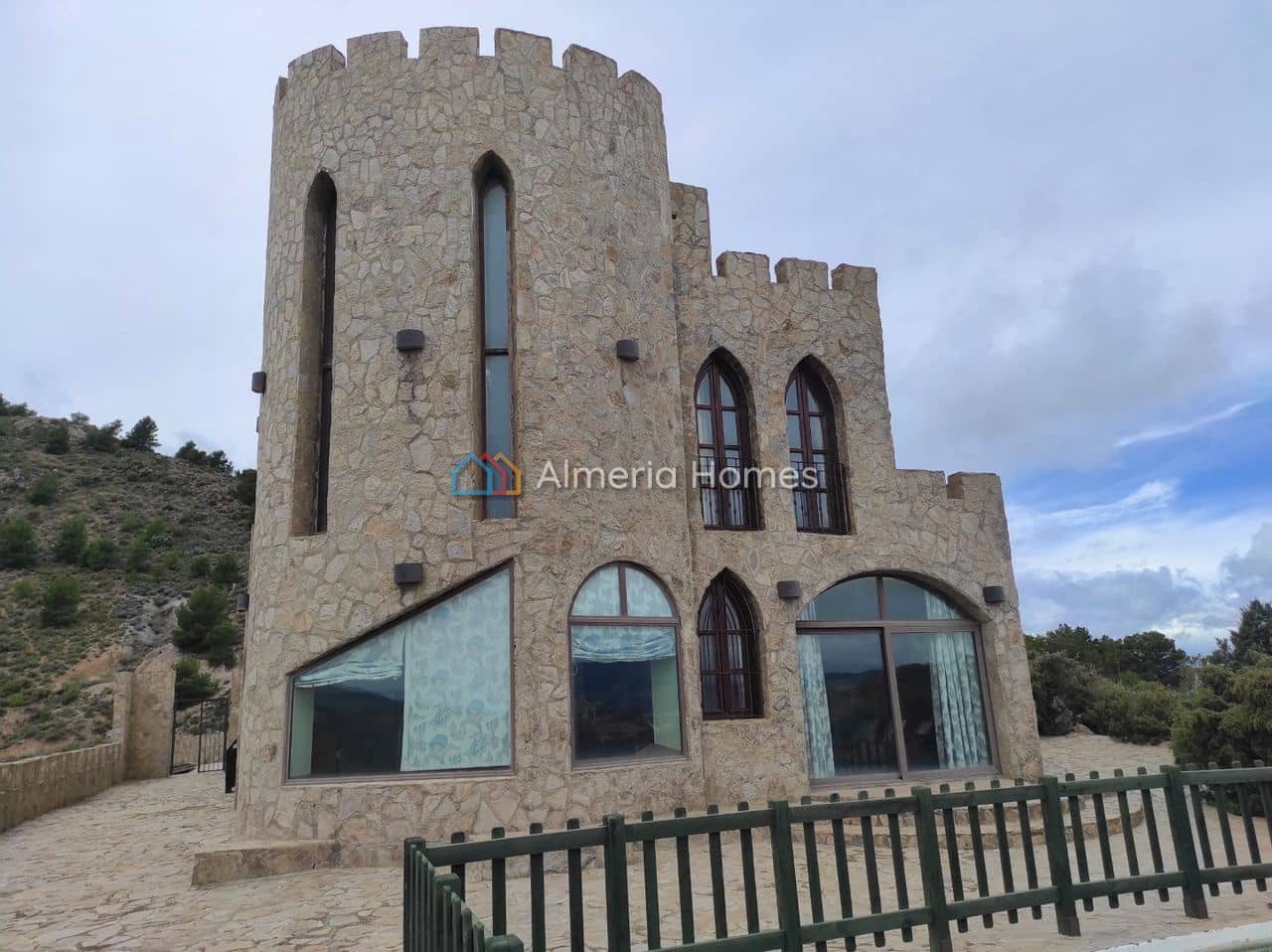 Chalet de 4 habitaciones en Tíjola en venta con piscina - 490.000 € (Ref: 9891335)