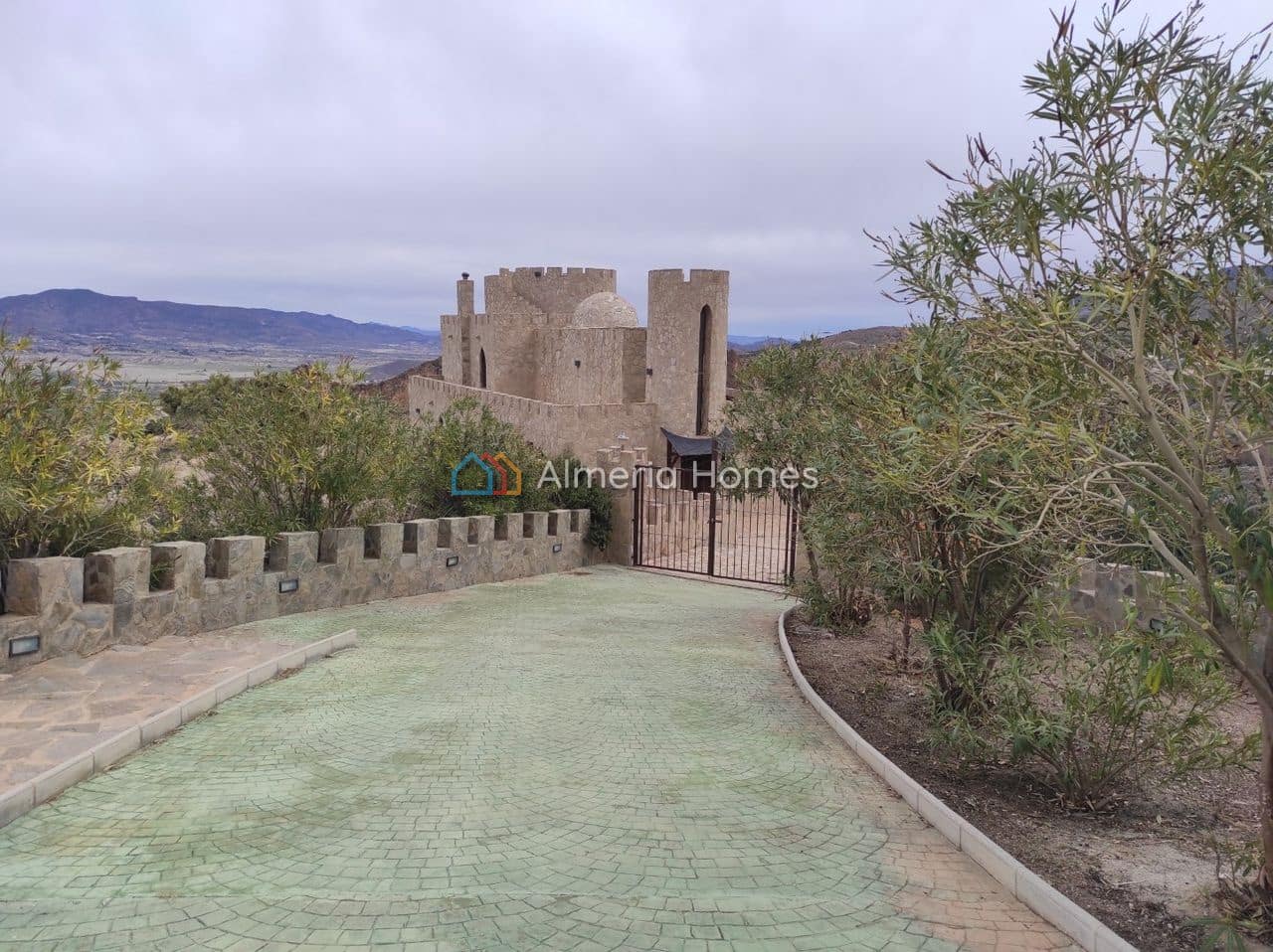 Chalet de 4 habitaciones en Tíjola en venta con piscina - 490.000 € (Ref: 9891335)
