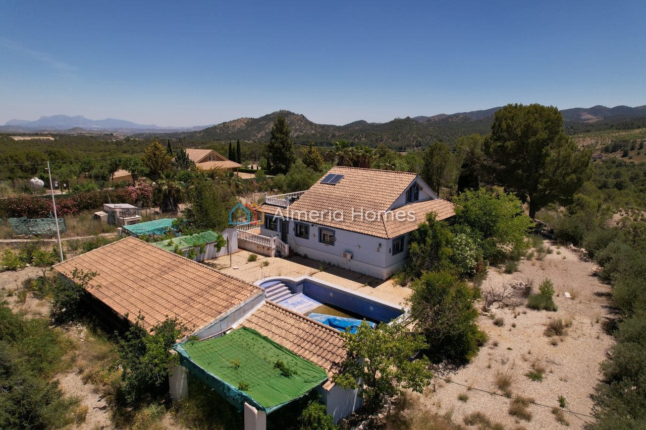 4 bedroom Villa for sale in La Parroquia with pool garage - € 174,995 (Ref: 9905244)