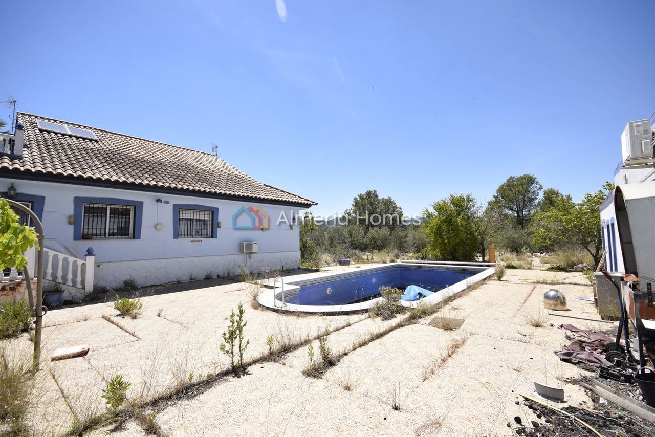 4 bedroom Villa for sale in La Parroquia with pool garage - € 174,995 (Ref: 9905244)