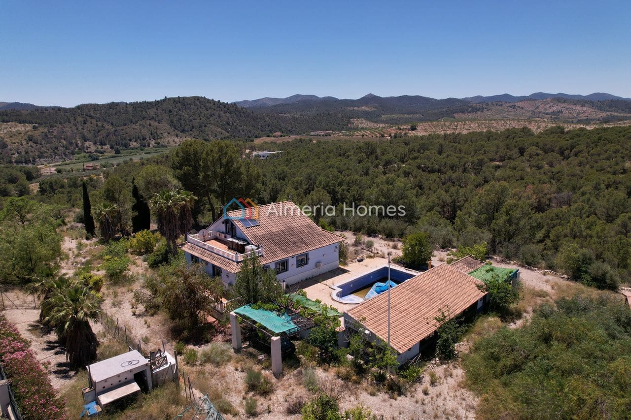 4 bedroom Villa for sale in La Parroquia with pool garage - € 174,995 (Ref: 9905244)