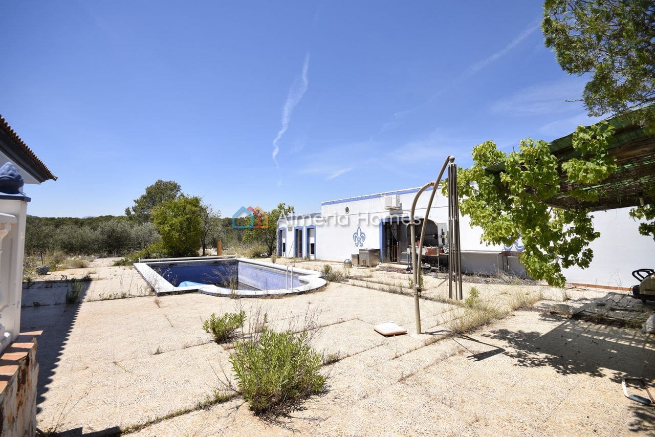 4 bedroom Villa for sale in La Parroquia with pool garage - € 174,995 (Ref: 9905244)