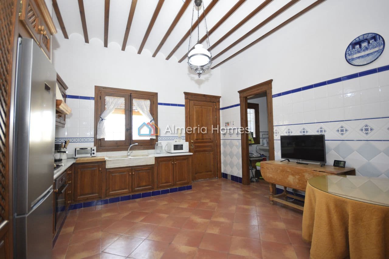 Chalet de 4 habitaciones en Albox en venta con piscina garaje - 389.000 € (Ref: 9908892)