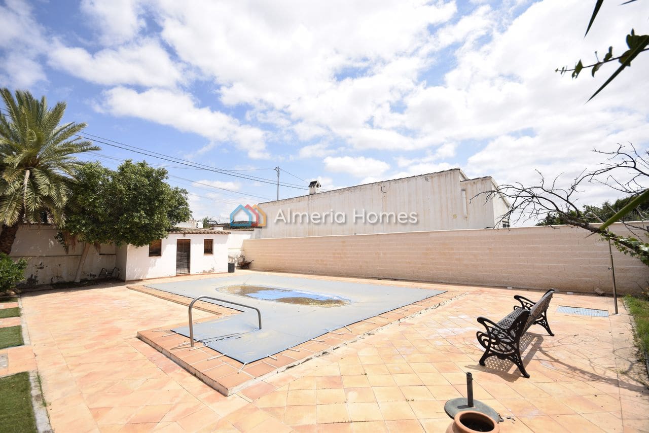 Chalet de 4 habitaciones en Albox en venta con piscina garaje - 389.000 € (Ref: 9908892)