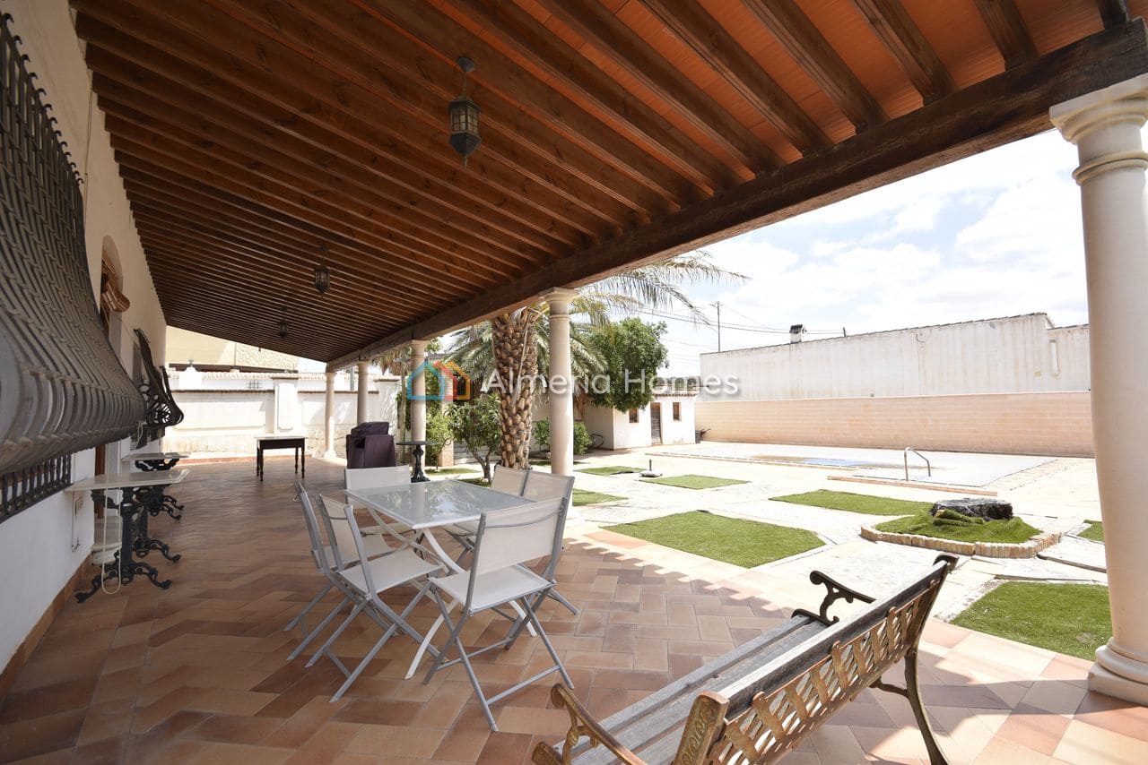 Chalet de 4 habitaciones en Albox en venta con piscina garaje - 389.000 € (Ref: 9908892)