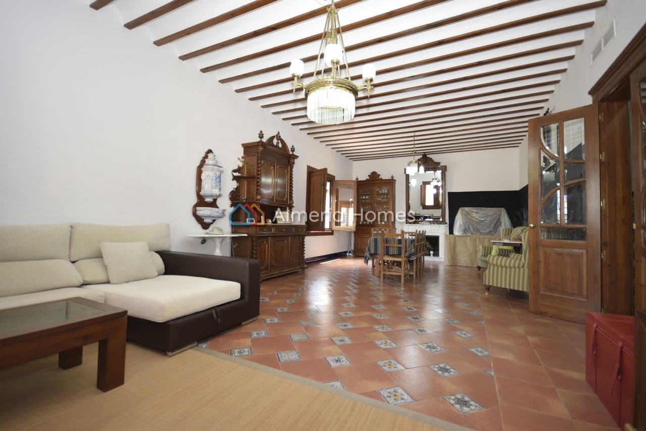 Chalet de 4 habitaciones en Albox en venta con piscina garaje - 389.000 € (Ref: 9908892)