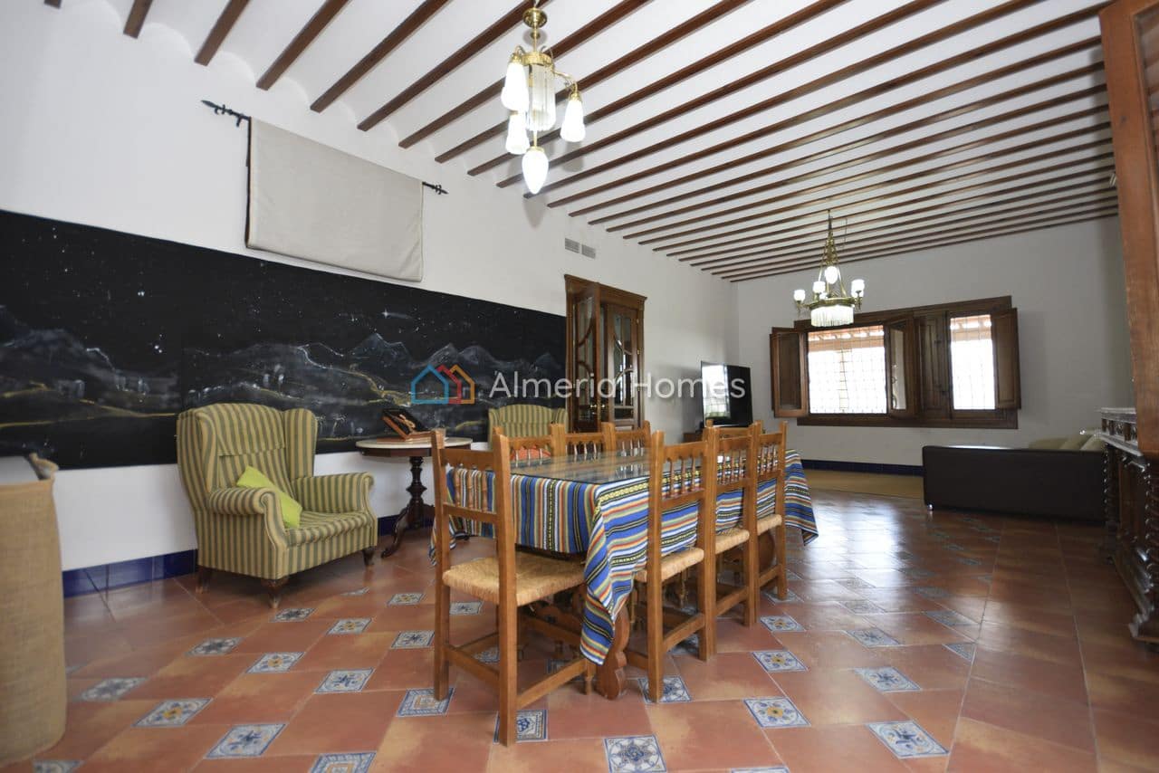 Chalet de 4 habitaciones en Albox en venta con piscina garaje - 389.000 € (Ref: 9908892)