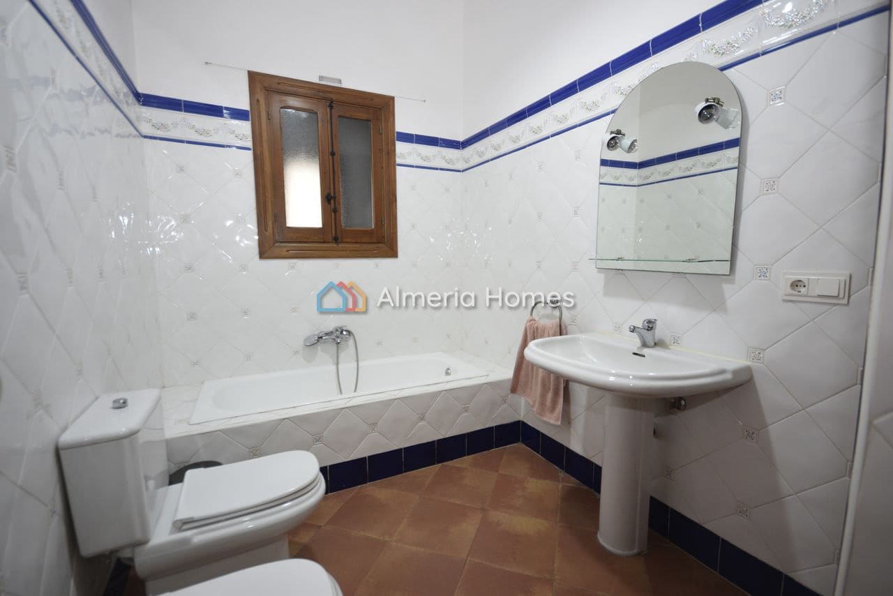 Chalet de 4 habitaciones en Albox en venta con piscina garaje - 389.000 € (Ref: 9908892)