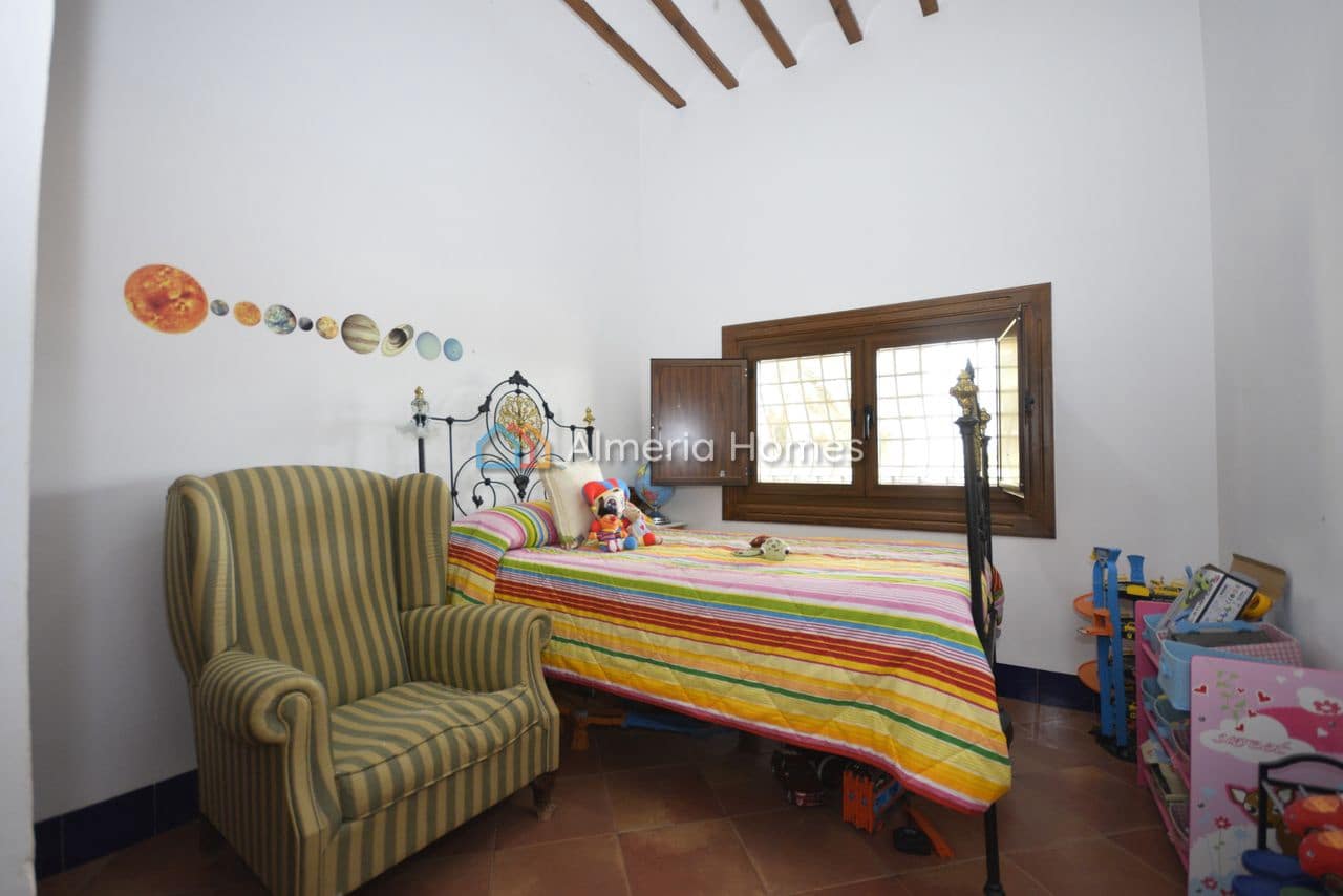 Chalet de 4 habitaciones en Albox en venta con piscina garaje - 389.000 € (Ref: 9908892)