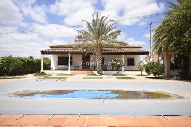 Chalet de 4 habitaciones en Albox en venta con piscina garaje - 389.000 € (Ref: 9908892)