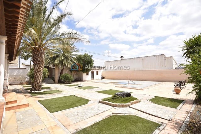 Chalet de 4 habitaciones en Albox en venta con piscina garaje - 389.000 € (Ref: 9908892)