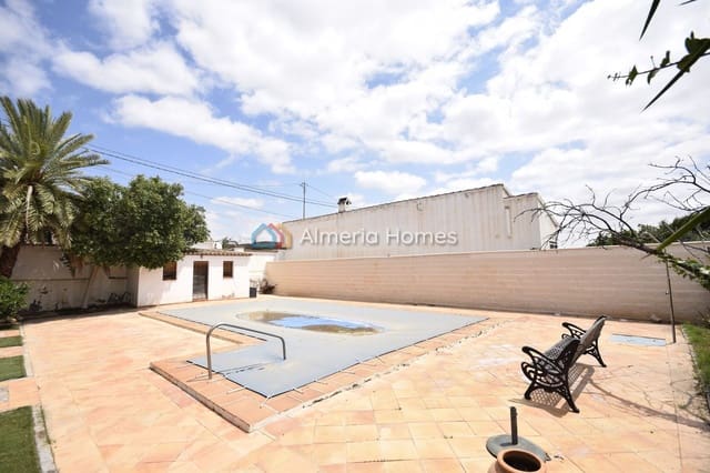 Chalet de 4 habitaciones en Albox en venta con piscina garaje - 389.000 € (Ref: 9908892)