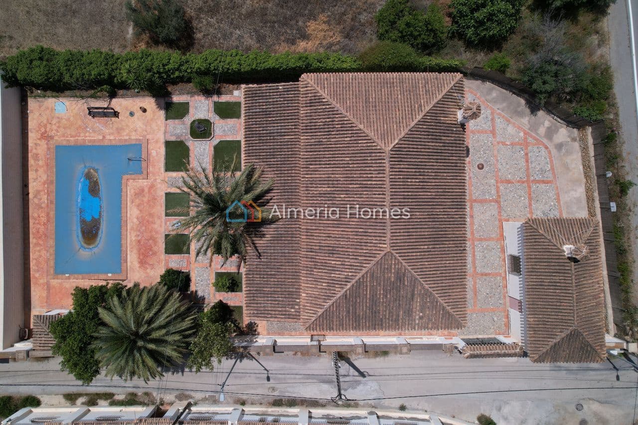 Chalet de 4 habitaciones en Albox en venta con piscina garaje - 389.000 € (Ref: 9908892)