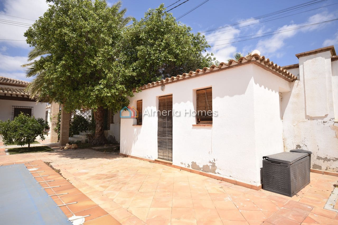 Chalet de 4 habitaciones en Albox en venta con piscina garaje - 389.000 € (Ref: 9908892)