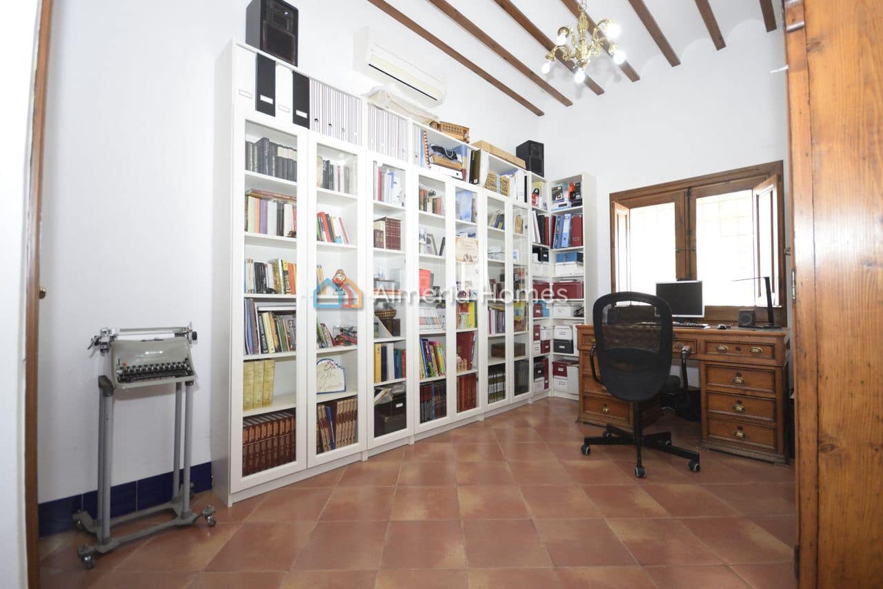 Chalet de 4 habitaciones en Albox en venta con piscina garaje - 389.000 € (Ref: 9908892)