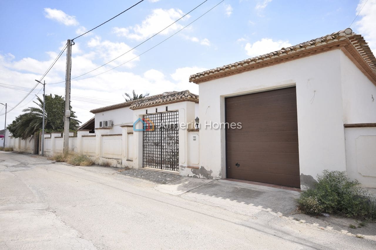 Chalet de 4 habitaciones en Albox en venta con piscina garaje - 389.000 € (Ref: 9908892)