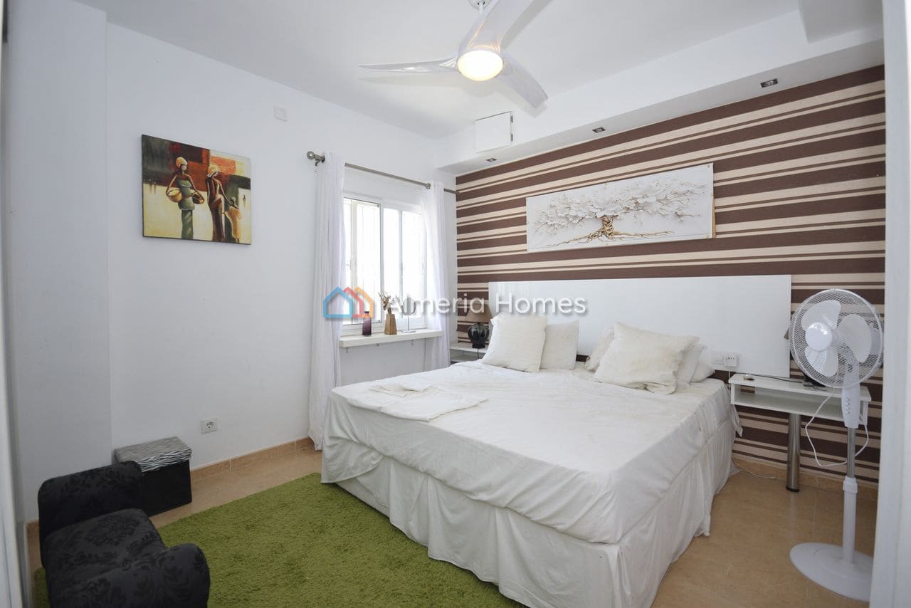 Chalet de 5 habitaciones en Arboleas en venta con piscina garaje - 330.000 € (Ref: 9914789)