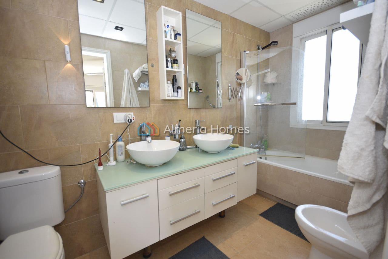 Chalet de 5 habitaciones en Arboleas en venta con piscina garaje - 330.000 € (Ref: 9914789)