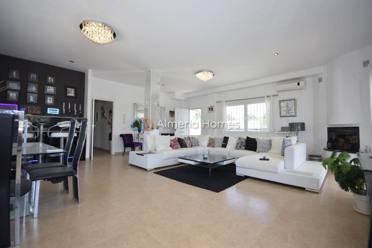 Chalet de 5 habitaciones en Arboleas en venta con piscina garaje - 330.000 € (Ref: 9914789)