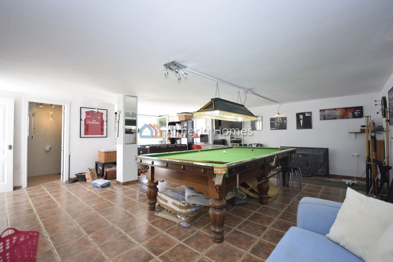 Chalet de 5 habitaciones en Arboleas en venta con piscina garaje - 330.000 € (Ref: 9914789)
