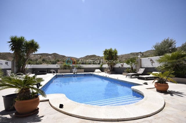 Chalet de 5 habitaciones en Arboleas en venta con piscina garaje - 330.000 € (Ref: 9914789)