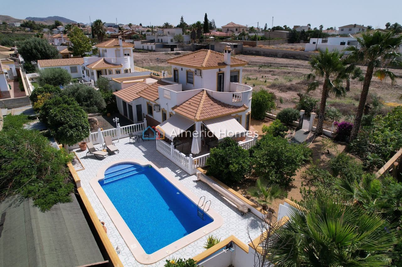 3 sypialnia Willa na sprzedaż w Arboleas z basenem garażem - 324 995 € (Ref: 9922911)