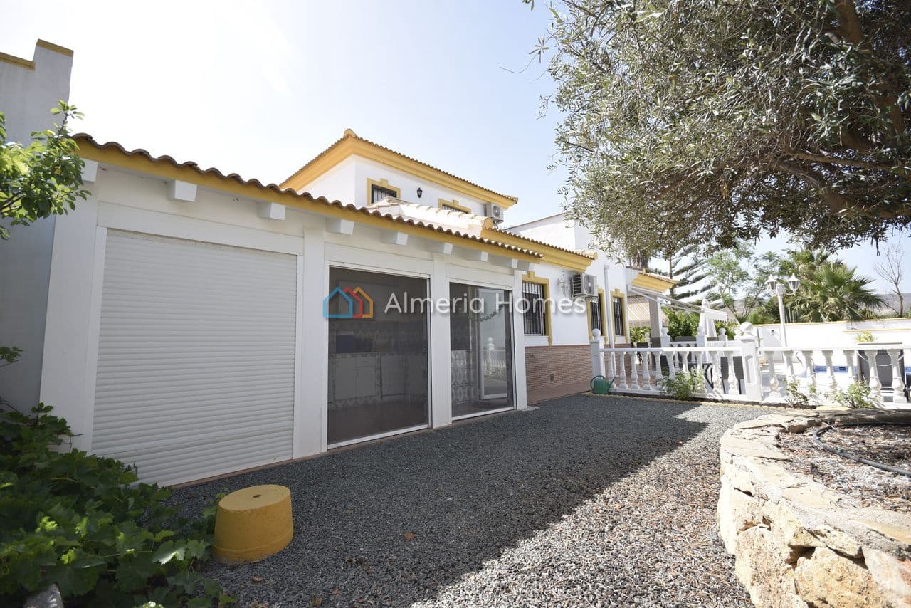 3 sypialnia Willa na sprzedaż w Arboleas z basenem garażem - 324 995 € (Ref: 9922911)