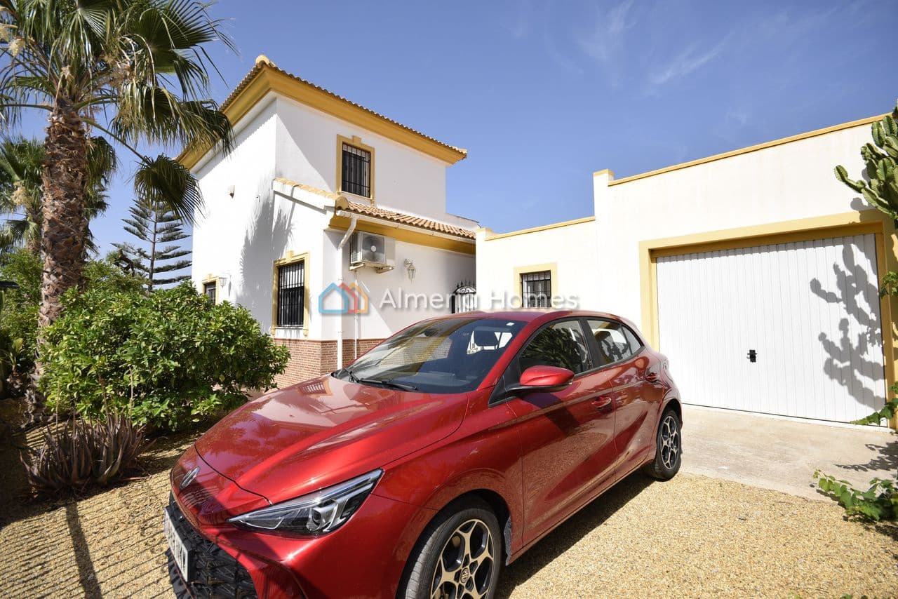 3 sypialnia Willa na sprzedaż w Arboleas z basenem garażem - 324 995 € (Ref: 9922911)