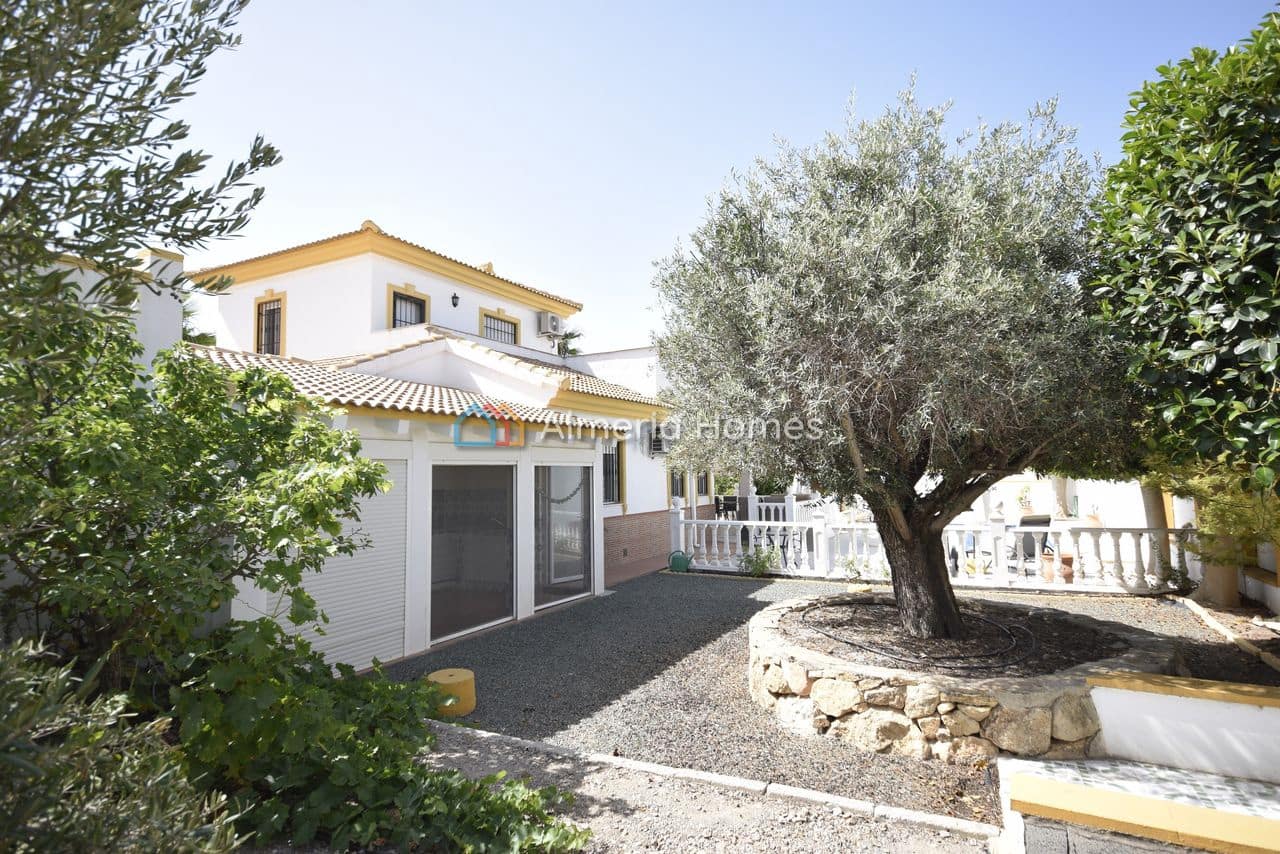 3 sypialnia Willa na sprzedaż w Arboleas z basenem garażem - 324 995 € (Ref: 9922911)