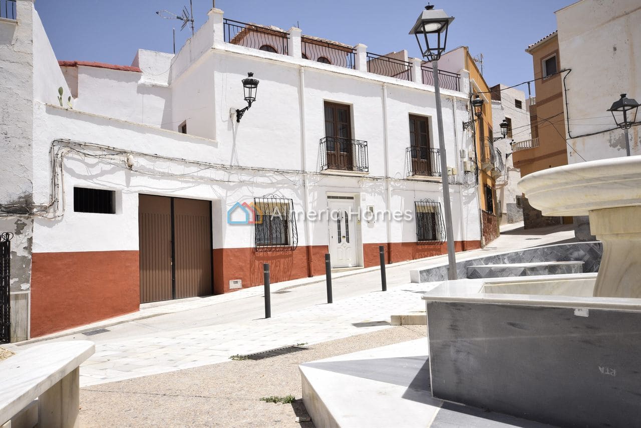7 Zimmer Haus zu verkaufen in Macael mit Garage - 155.000 € (Ref: 9928460)