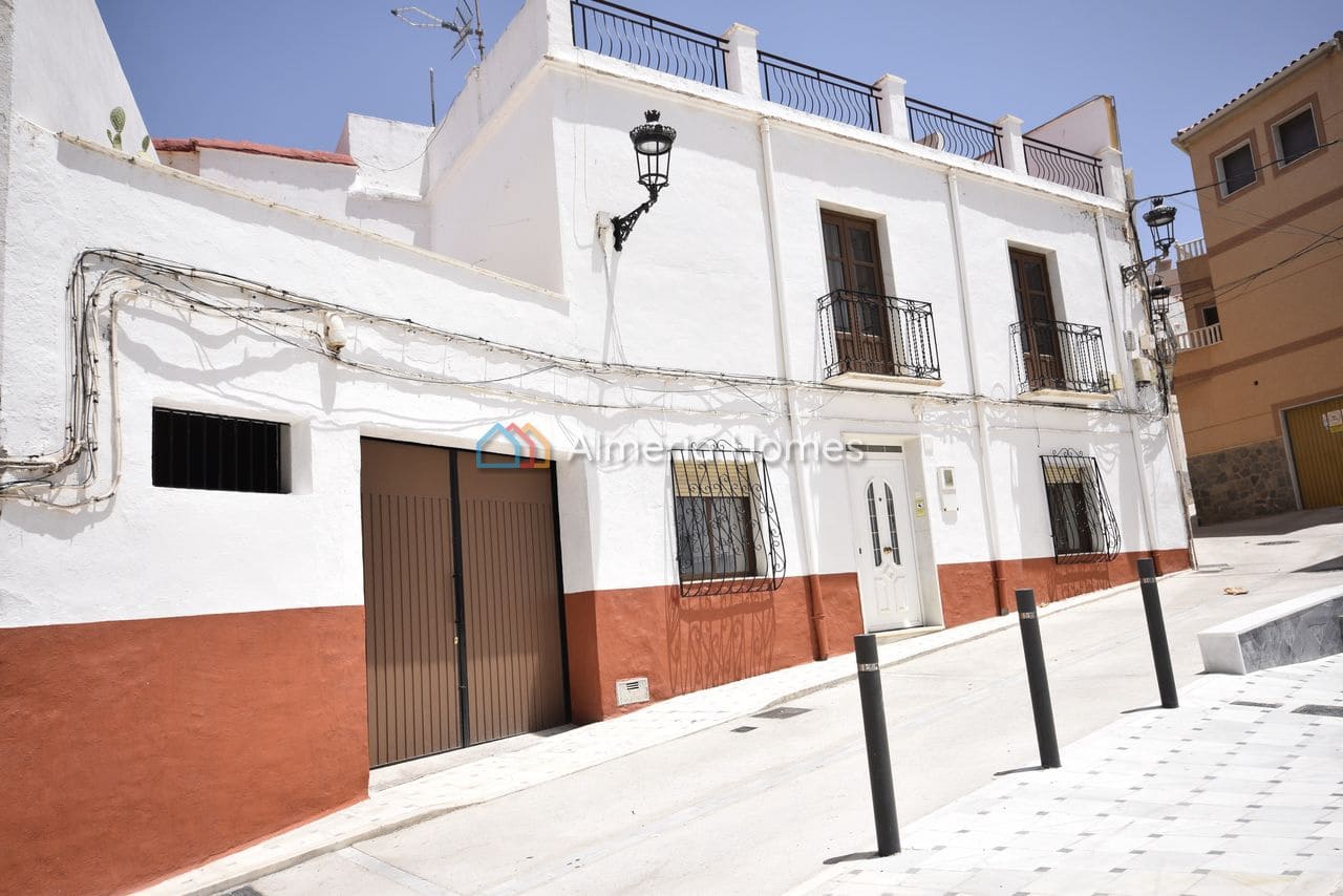 7 Zimmer Haus zu verkaufen in Macael mit Garage - 155.000 € (Ref: 9928460)