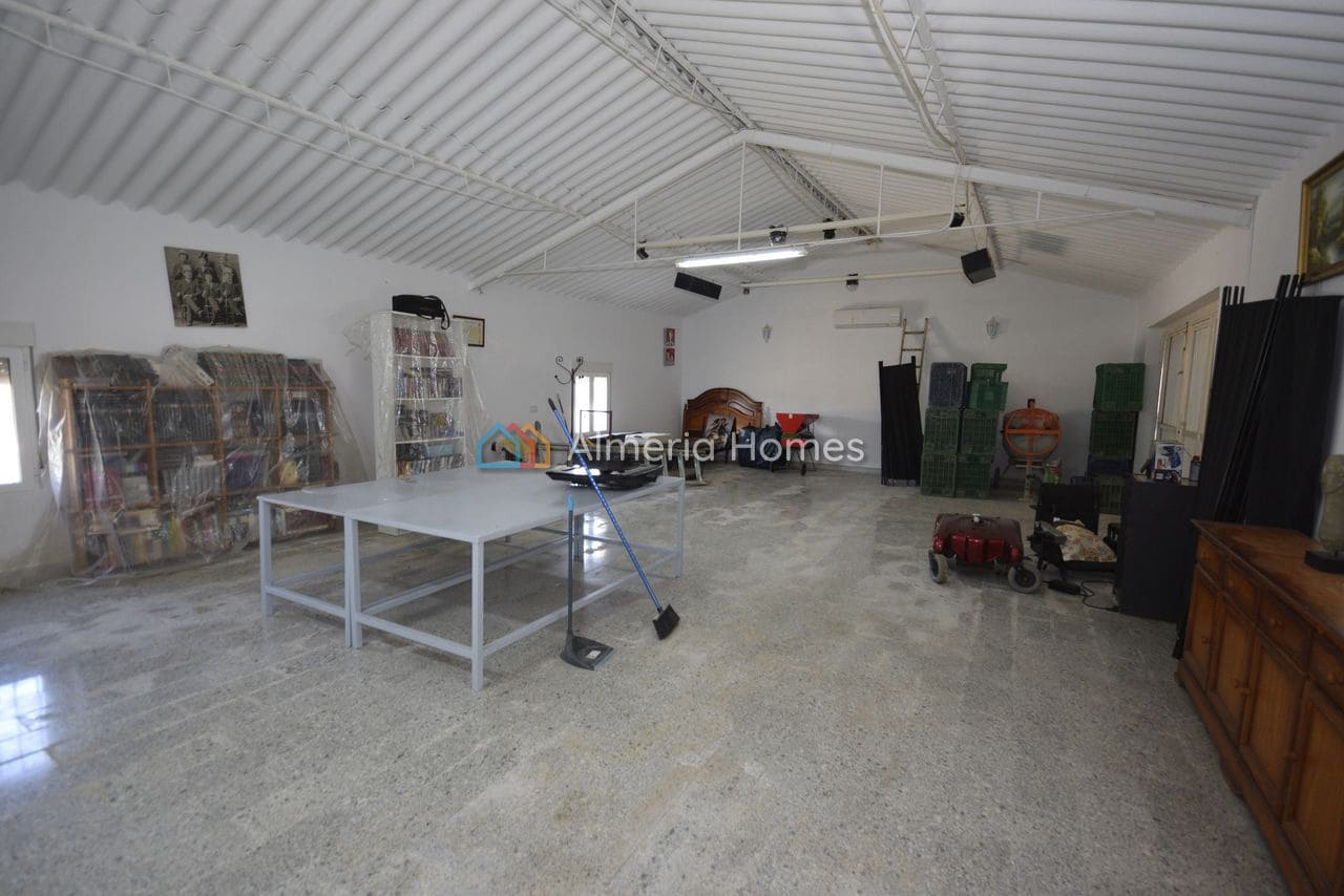 8 bedroom Finca/Country House for sale in Lorca with pool garage - € 390,000 (Ref: 9936670)