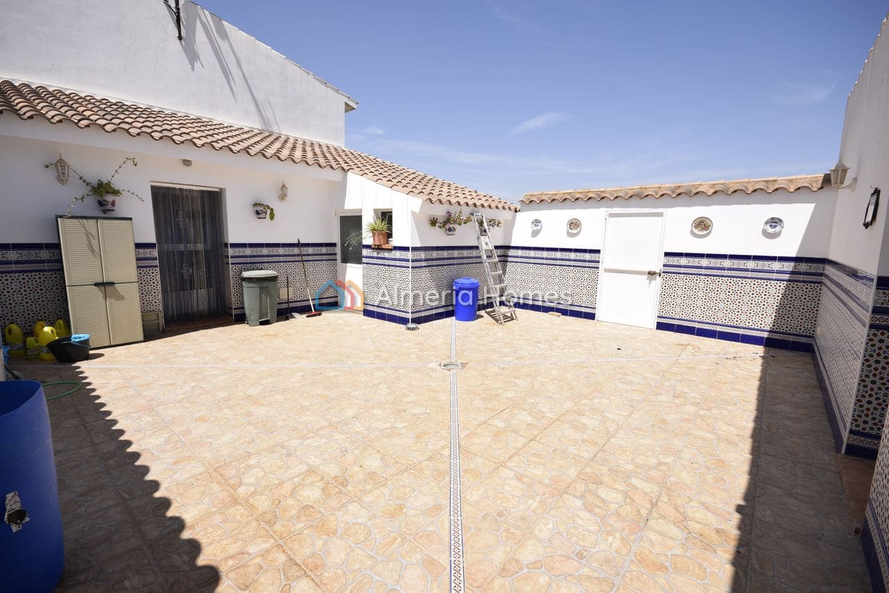 8 bedroom Finca/Country House for sale in Lorca with pool garage - € 390,000 (Ref: 9936670)