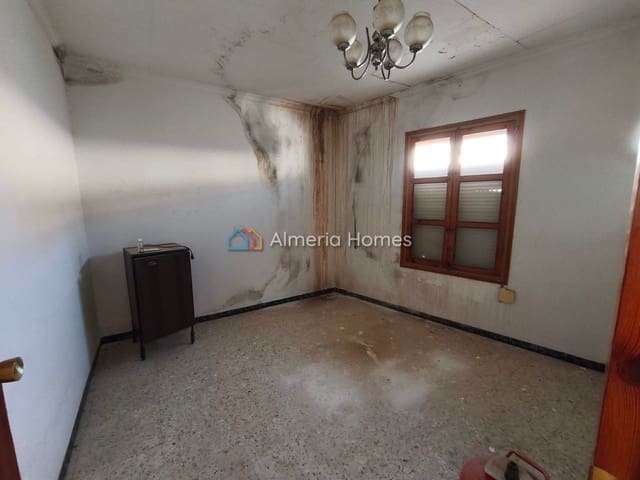 3 quarto Casa em Banda para venda em Caniles com garagem - 40 000 € (Ref: 9937198)