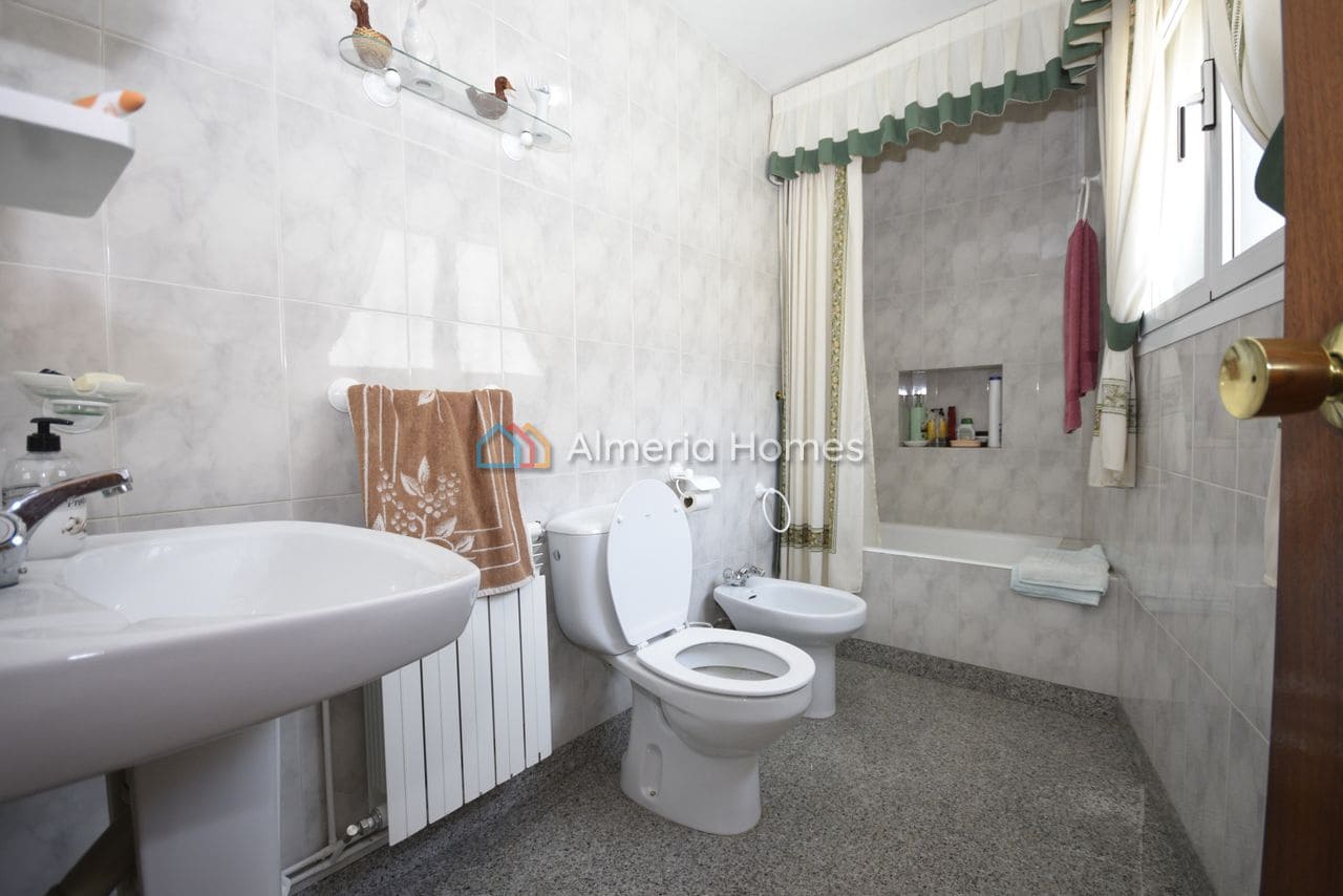 8 slaapkamer Villa te koop in Oria met garage - € 295.000 (Ref: 9944657)