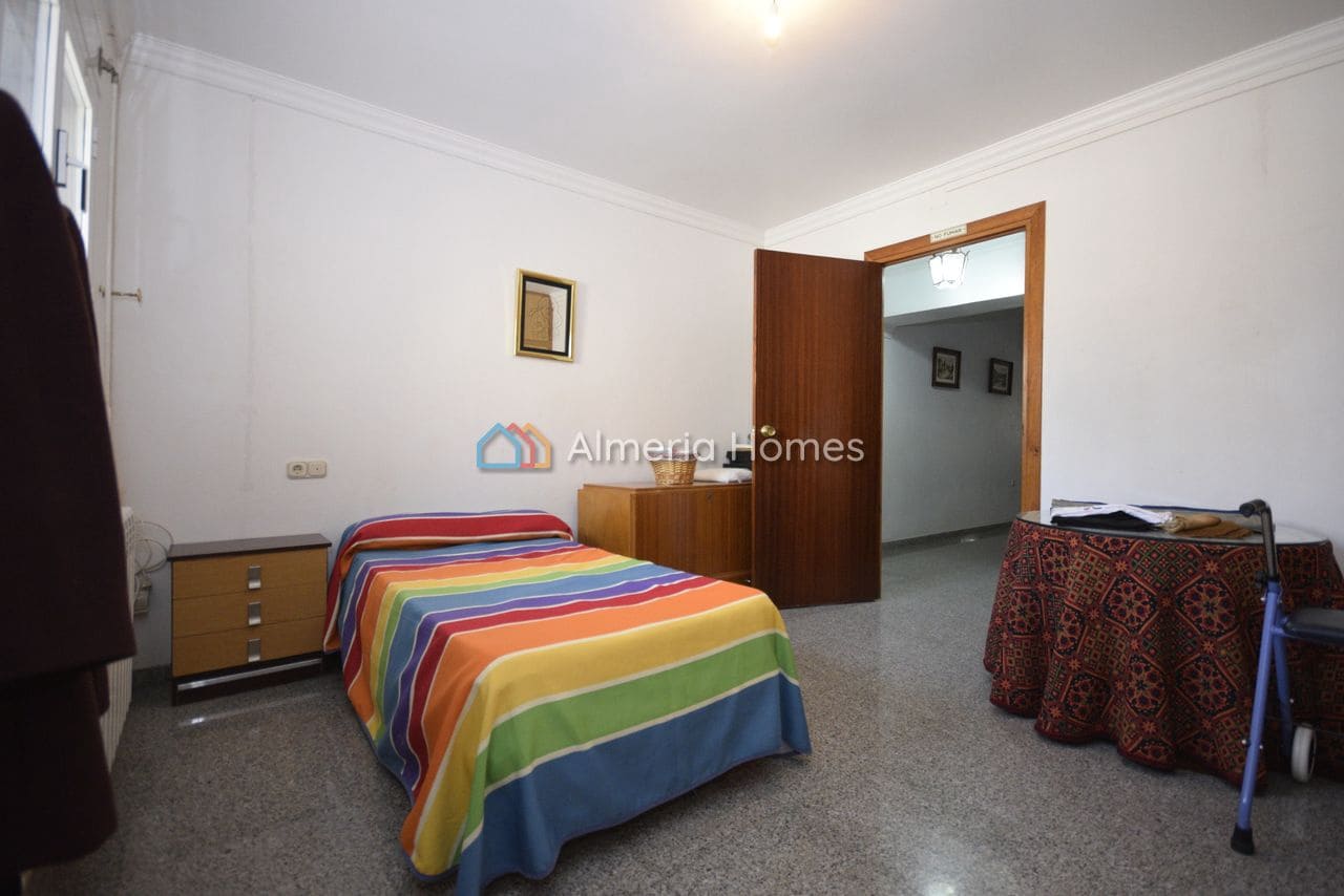 8 slaapkamer Villa te koop in Oria met garage - € 295.000 (Ref: 9944657)