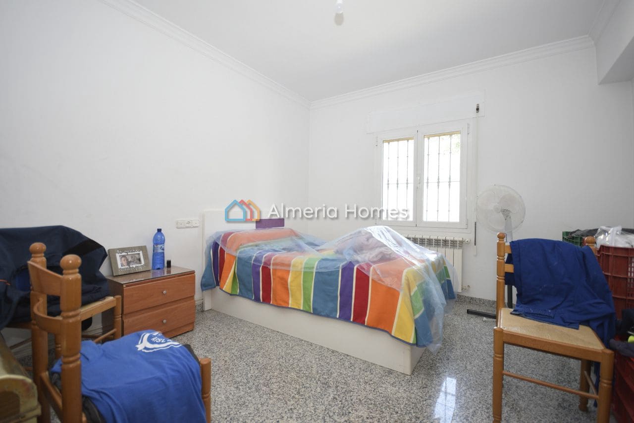 8 slaapkamer Villa te koop in Oria met garage - € 295.000 (Ref: 9944657)