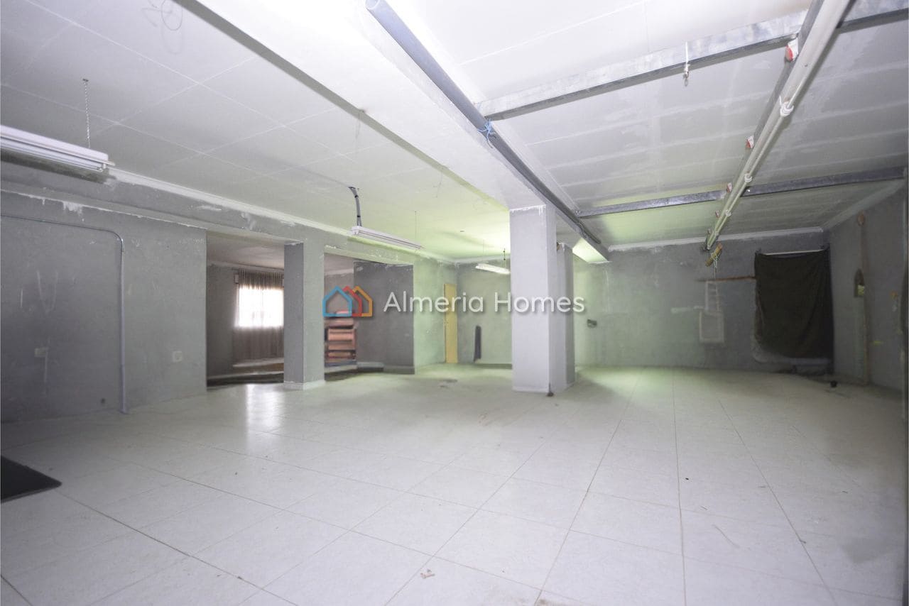 8 slaapkamer Villa te koop in Oria met garage - € 295.000 (Ref: 9944657)