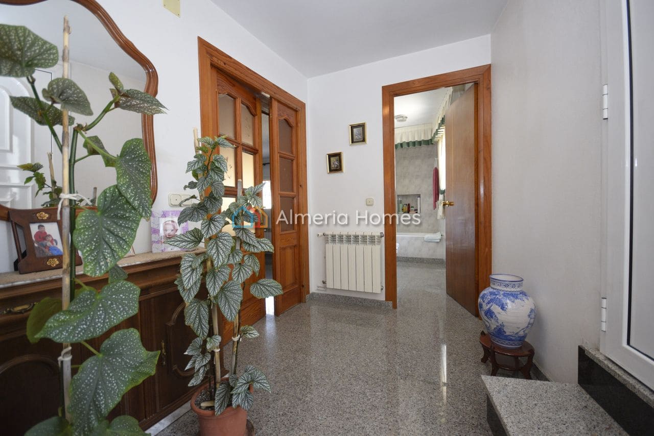 8 slaapkamer Villa te koop in Oria met garage - € 295.000 (Ref: 9944657)