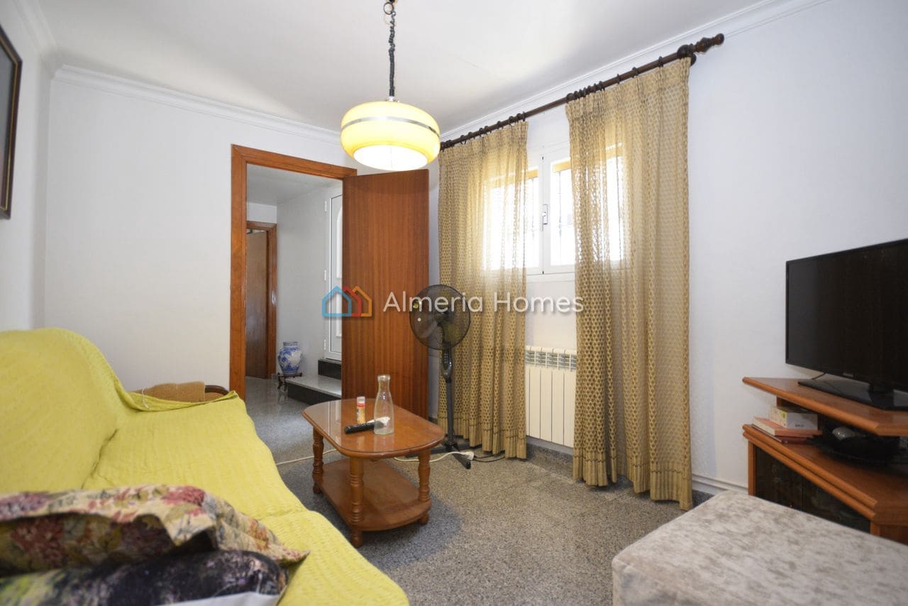 8 slaapkamer Villa te koop in Oria met garage - € 295.000 (Ref: 9944657)