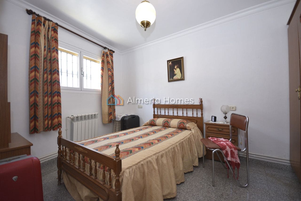 8 slaapkamer Villa te koop in Oria met garage - € 295.000 (Ref: 9944657)
