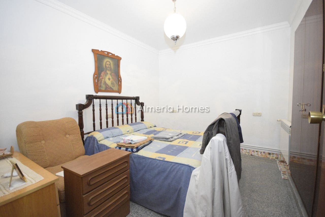 8 slaapkamer Villa te koop in Oria met garage - € 295.000 (Ref: 9944657)