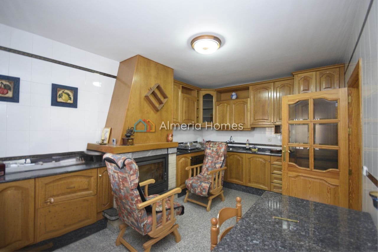 8 slaapkamer Villa te koop in Oria met garage - € 295.000 (Ref: 9944657)