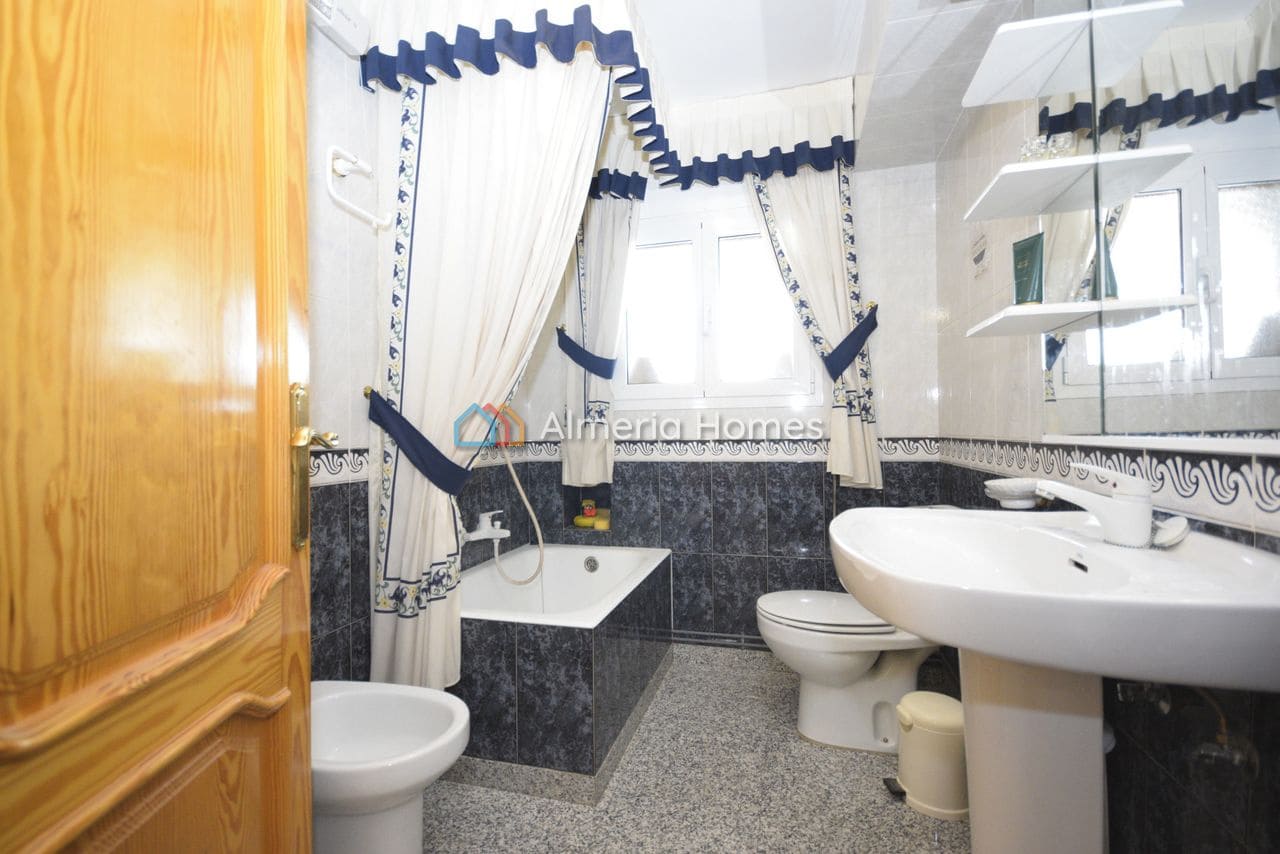 8 slaapkamer Villa te koop in Oria met garage - € 295.000 (Ref: 9944657)