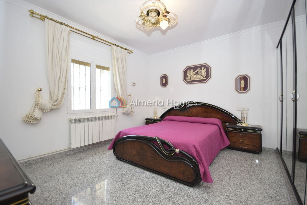 8 slaapkamer Villa te koop in Oria met garage - € 295.000 (Ref: 9944657)