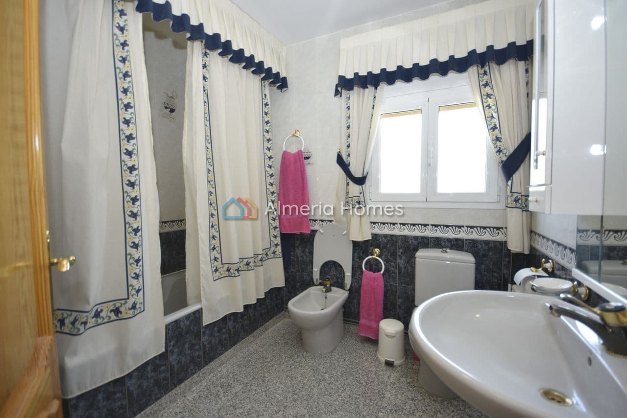 8 slaapkamer Villa te koop in Oria met garage - € 295.000 (Ref: 9944657)