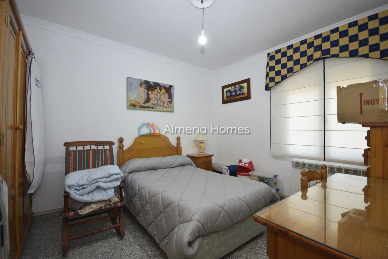 8 slaapkamer Villa te koop in Oria met garage - € 295.000 (Ref: 9944657)